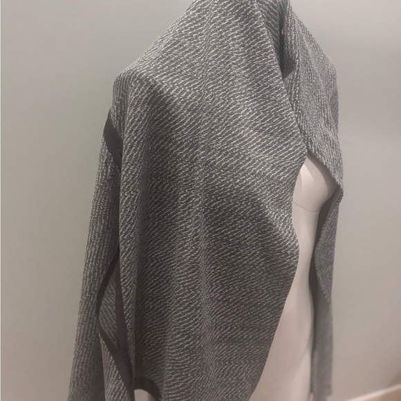 Lululemon Gray Herringbone Scarf - Picture 4 of 6